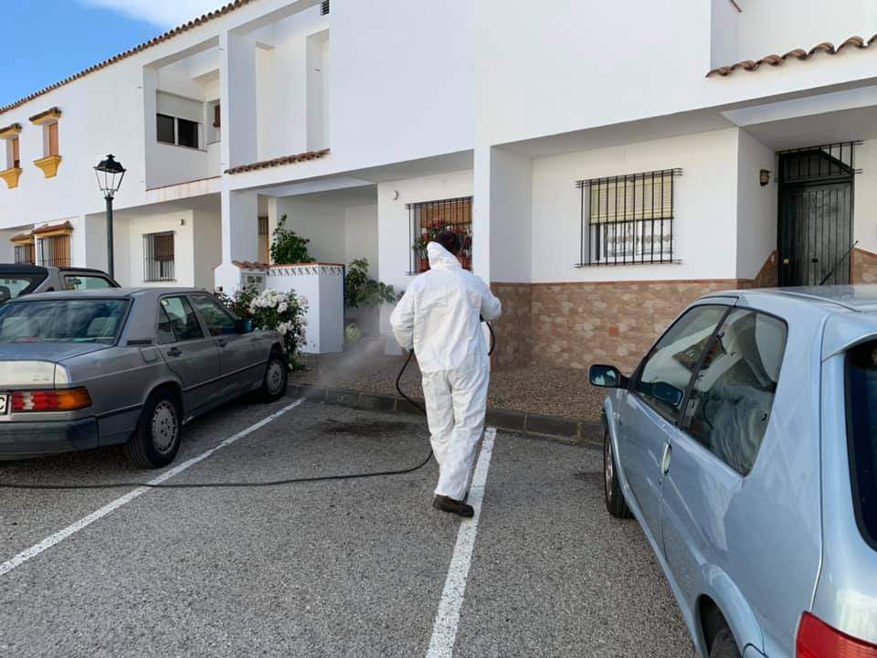 17 Mayo 2020 Agricultores Desinfectan Las Calles De Castellar De La Frontera 4