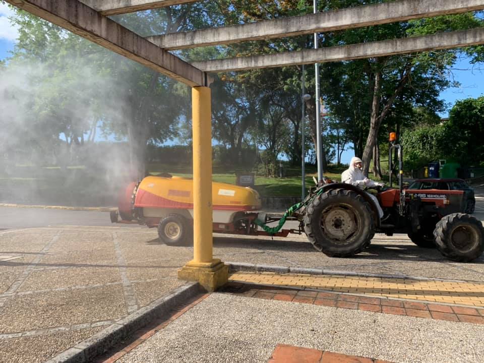 17 Mayo 2020 Agricultores Desinfectan Las Calles De Castellar De La Frontera 5