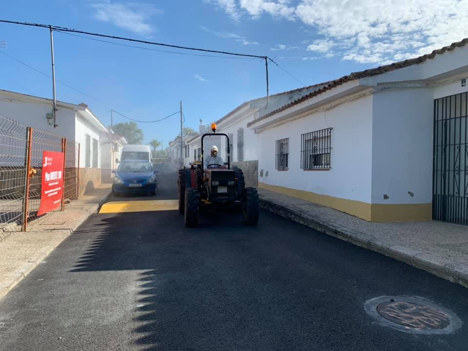 17 Mayo 2020 Agricultores Desinfectan Las Calles De Castellar De La Frontera 7