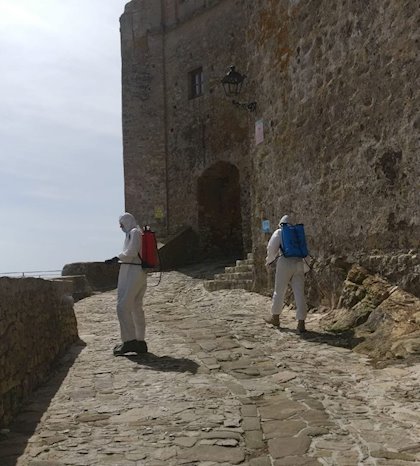 La infantería de Marina desinfecta el Castillo de Castellar 